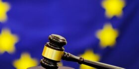 Apple, Google e Meta serão alvos da primeira investigação da UE sob nova lei 