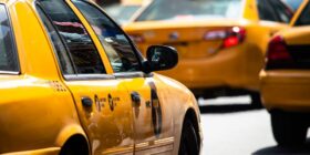 Uber vai ter que pagar indenização milionária a taxistas australianos