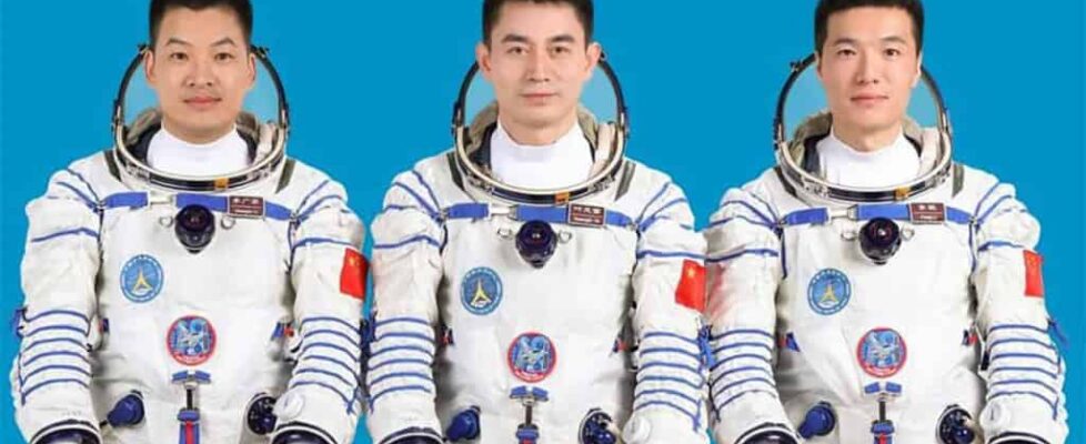 Nova tripulação de astronautas é lançada pela China