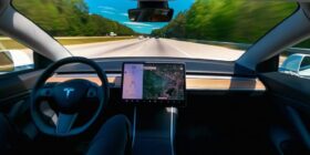 Tesla chega a acordo em caso de colisão fatal de engenheiro da Apple com Autopilot