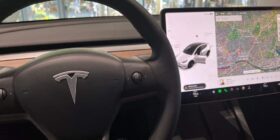 Tesla abaixa preço de seu serviço de assistente de direção