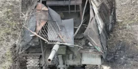 Tanque de guerra com armadura improvida é usado pela Rússia na Ucrânia