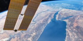 Satélite australiano captura imagem da ISS (muito) de perto