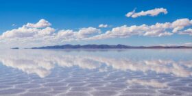 Maior deserto de sal do mundo apresenta padrões misteriosos