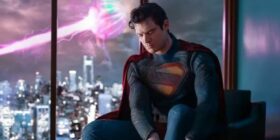 Novo Superman aparece pela primeira vez usando o traje do herói