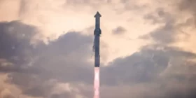 Elon Musk revela quando o foguete mais poderoso do mundo deve voar novamente