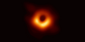 O que aconteceria se entrássemos em um buraco negro?