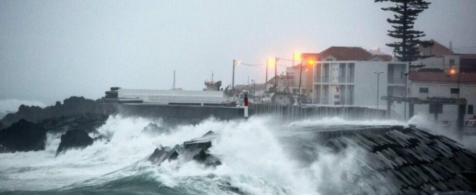 Esperada chuva forte e ondas até 5 metros na passagem do furacão Isaac perto dos Açores