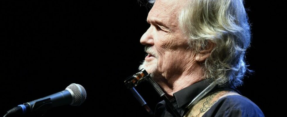 Morreu Kris Kristofferson, músico country e protagonista do filme “Nasce uma estrela”. Tinha 88 anos