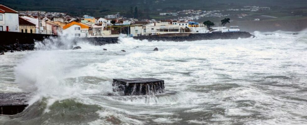 Autoridades alertam para agitação marítima no arquipélago dos Açores