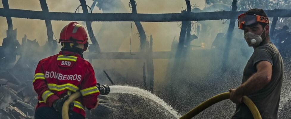 Trabalhadores migrantes desalojados após incêndio em casa sobrelotada em Santiago do Cacém