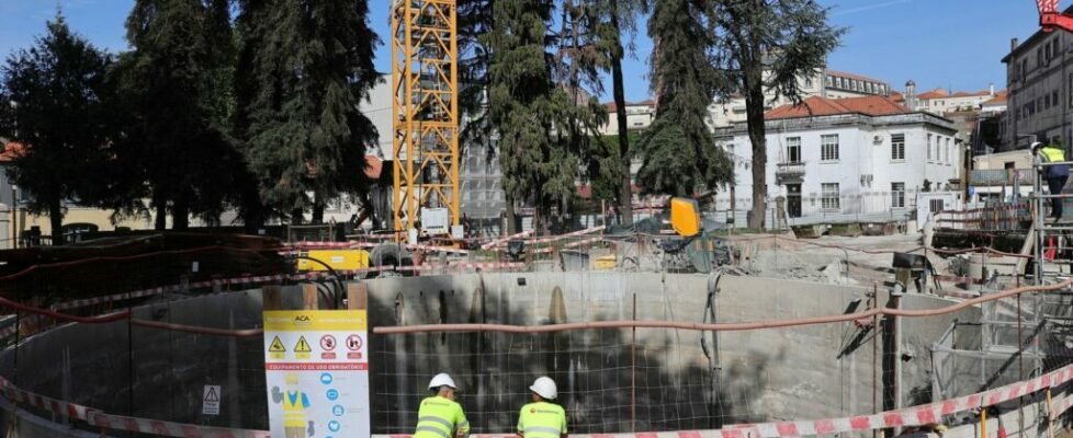 Construção da nova ponte do metro corta Rua do Cavaco em Gaia durante dois anos