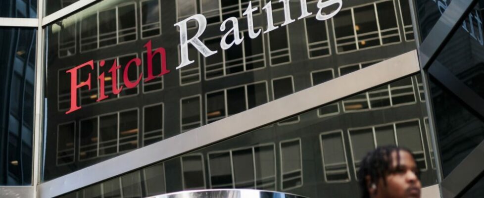 Fitch confirma rating de Portugal em A- e melhora outlook para positivo