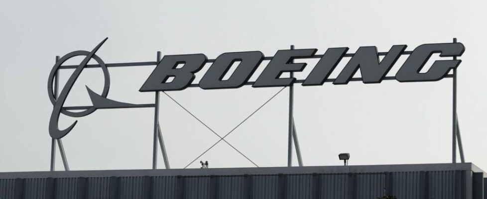 Trabalhadores da Boeing aprovam greve que pode custar 1,5 mil milhões se durar um mês