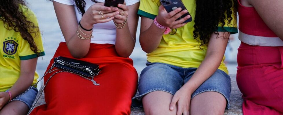 Redes sociais associadas a ferimentos autoinfligidos em crianças e adolescentes, conclui estudo