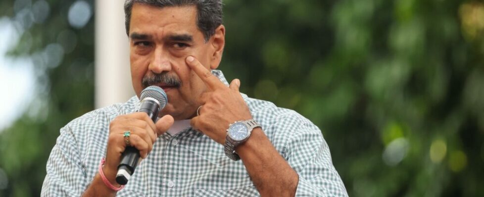 Nicolás Maduro condecora militares sancionados pelos EUA