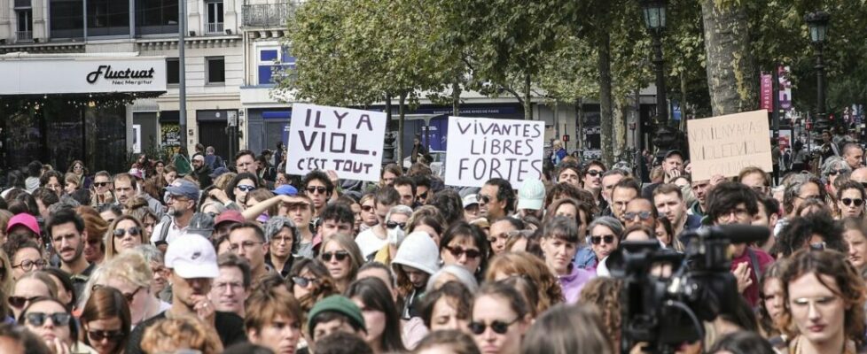 Milhares manifestam-se em Paris para apoiar mulher violada por dezenas de homens após suspensão do julgamento do marido acusado de a drogar