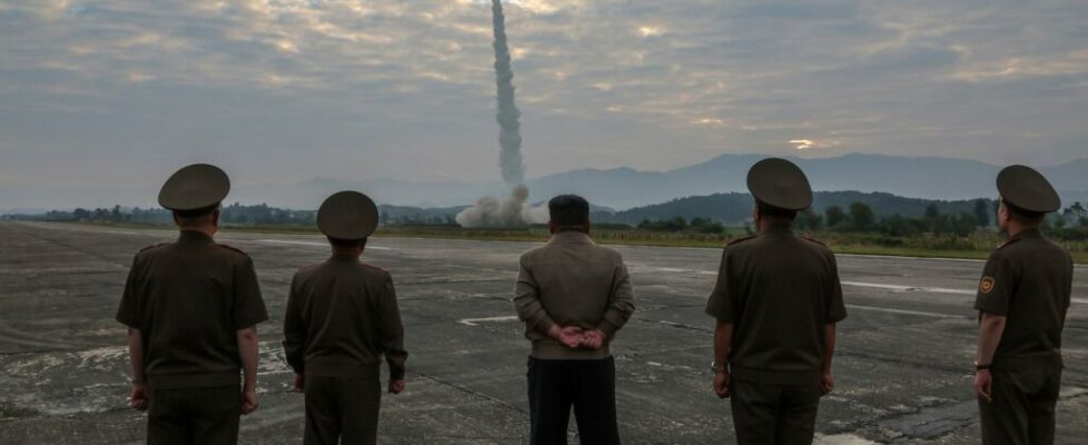 Coreia do Norte diz que testou lançamento de mísseis de longo e de curto alcance