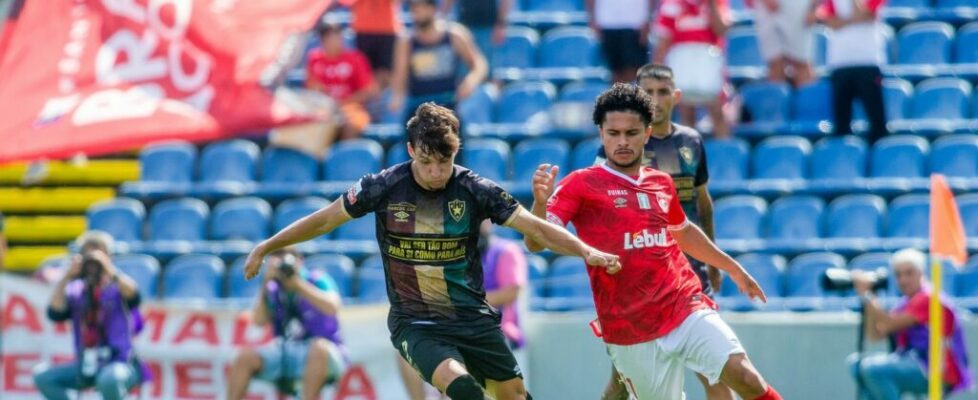 Golo de Vinícius garante triunfo do Santa Clara sobre Estrela da Amadora