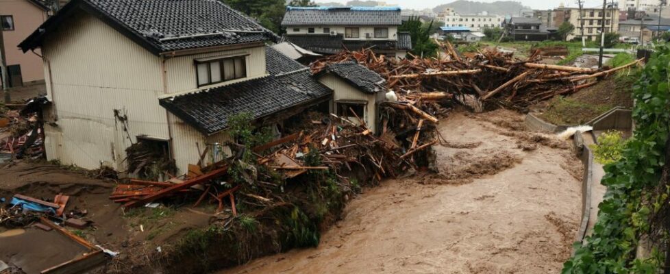 Pelo menos seis mortos em inundações e aluimentos de terra no Japão