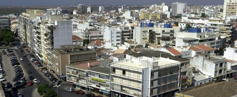 Dois irmãos acusados de tentativa de homicídio de proprietário de café em Faro