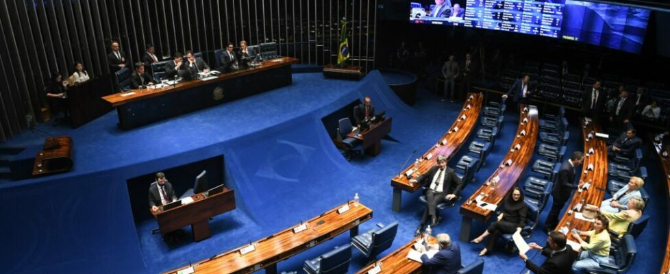 Senado aprova atendimento psicológico para filhos de presos