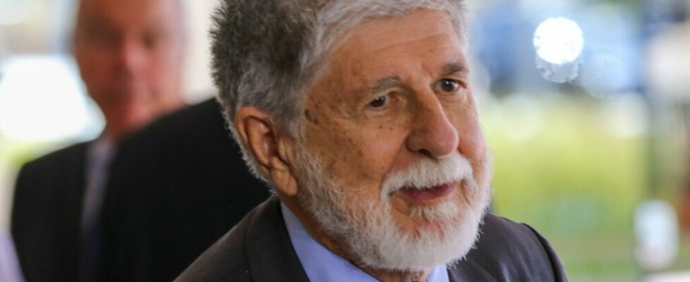 Celso Amorim manifesta indignação com bombardeios de Israel contra o Hezbollah