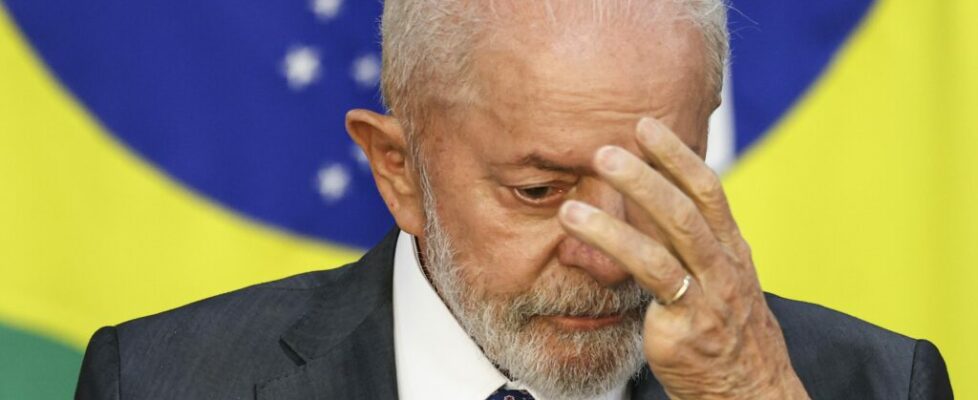 Disparidade salarial aumenta no governo Lula, e mulheres passam a receber 20% menos que homens