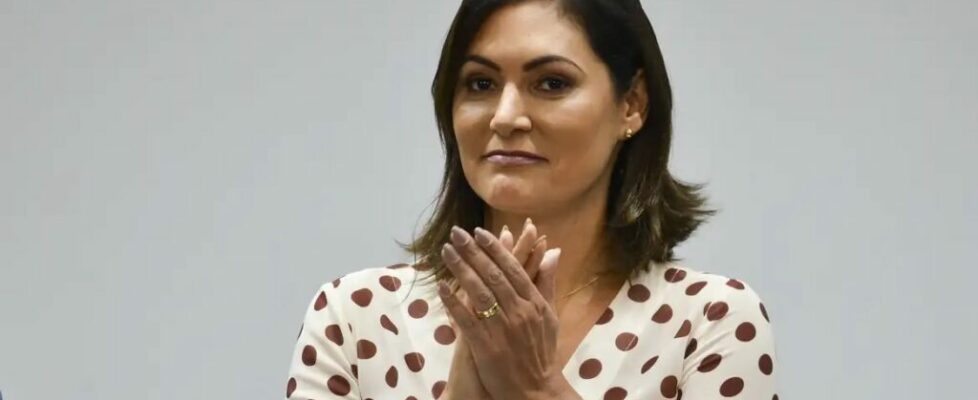 STJ condena revista a indenizar Michelle Bolsonaro por notícia publicada em 2020