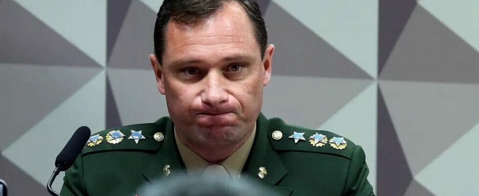 Exército retira Mauro Cid de lista de promoção para posto de coronel