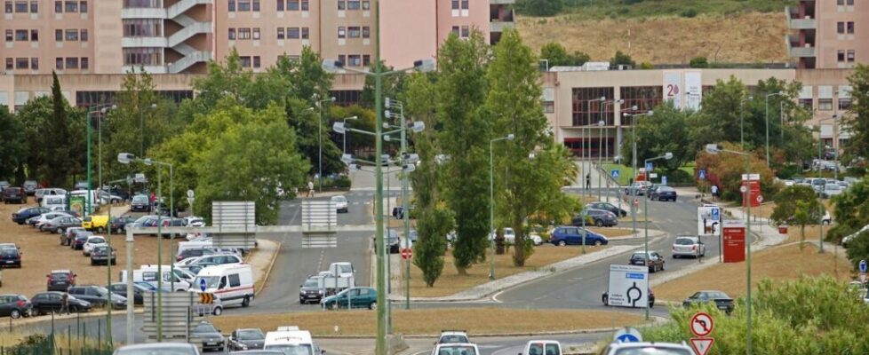 Hospital Amadora-Sintra. Enfermeiros com contrato individual de trabalho querem mais um dia de férias por cada década de serviço