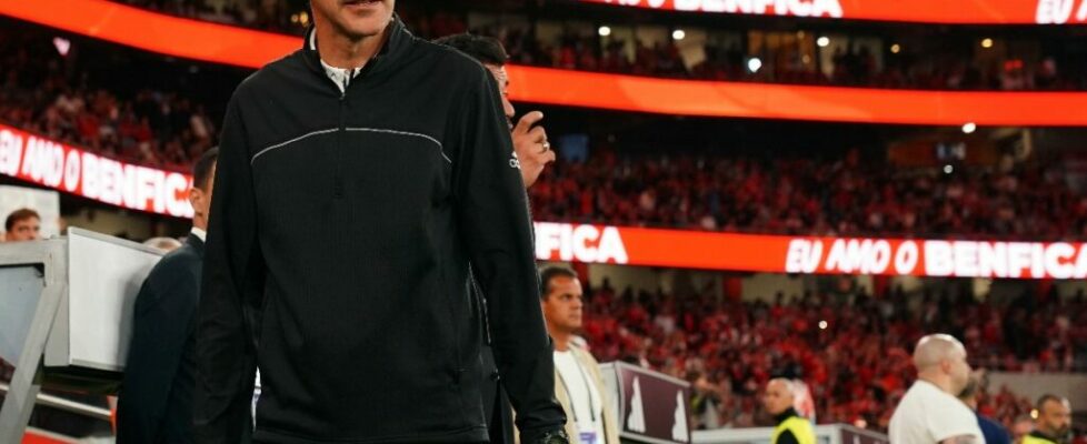 Benfica soma quarta vitória seguida, marca pela primeira vez cinco golos mas Lage deixa reparo: “A equipa pode ter maior controlo com bola”