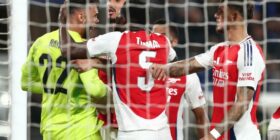 A Deusa esbarrou numa Raya: Atalanta e Arsenal empatam com guarda-redes em destaque. Barcelona cai no Mónaco