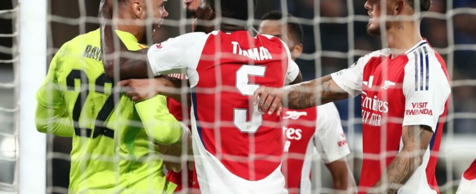 A Deusa esbarrou numa Raya: Atalanta e Arsenal empatam com guarda-redes em destaque. Barcelona cai no Mónaco