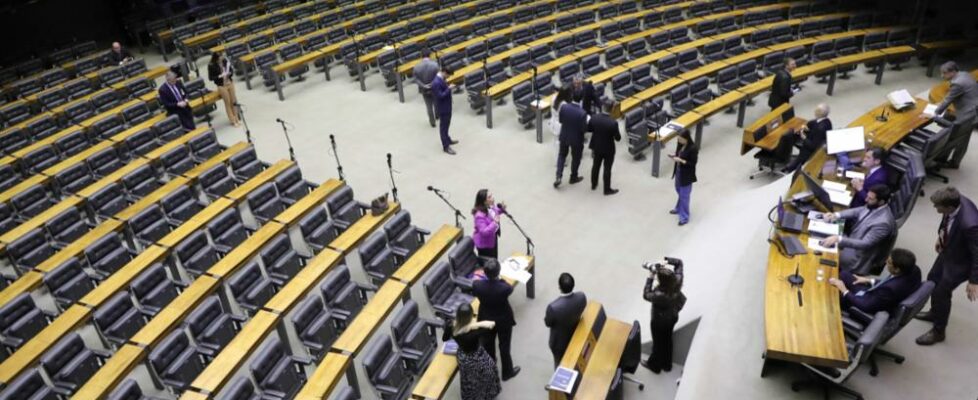 Câmara finaliza votação de projeto da reoneracao gradual da folha