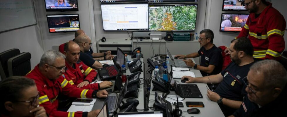 Proteção Civil. Na sala onde se gerem os incêndios