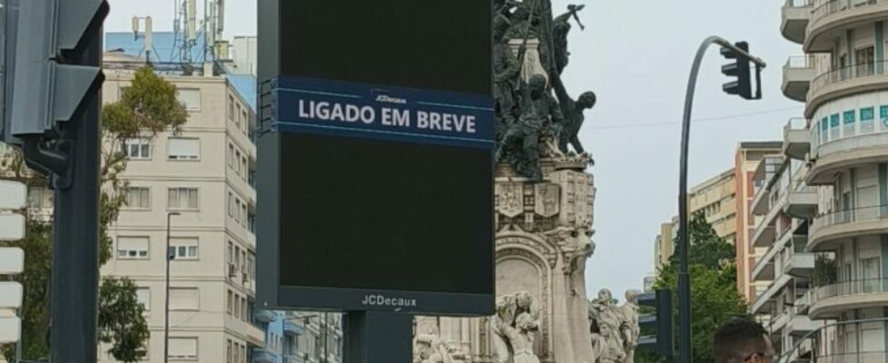 PSD e PS trocam acusações sobre responsabilidades quanto aos painéis publicitários em Lisboa