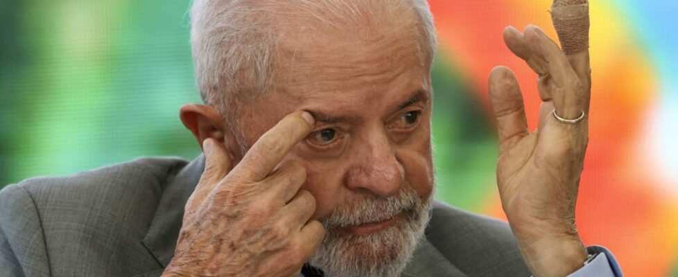 Lula entrega 120 mil hectares a quilombolas