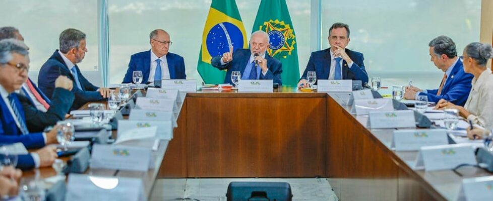 Governo Lula quer dinheiro de estrangeiros para combater queimadas no Brasil