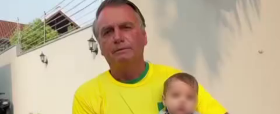 Bolsonaro se encontra com filhos de condenado pelo 8 de janeiro: ‘Órfãos de pais vivos’