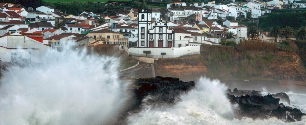 Tempestade tropical Leslie vai agravar estado do tempo nos Açores