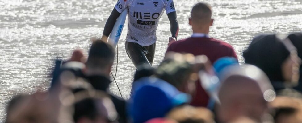 Afonso Antunes “salva o dia” para Portugal no Ericeira Pro de surf