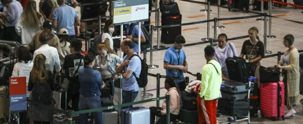 Passageiros nos aeroportos nacionais aumentam 4,5% até agosto para 47,496 milhões