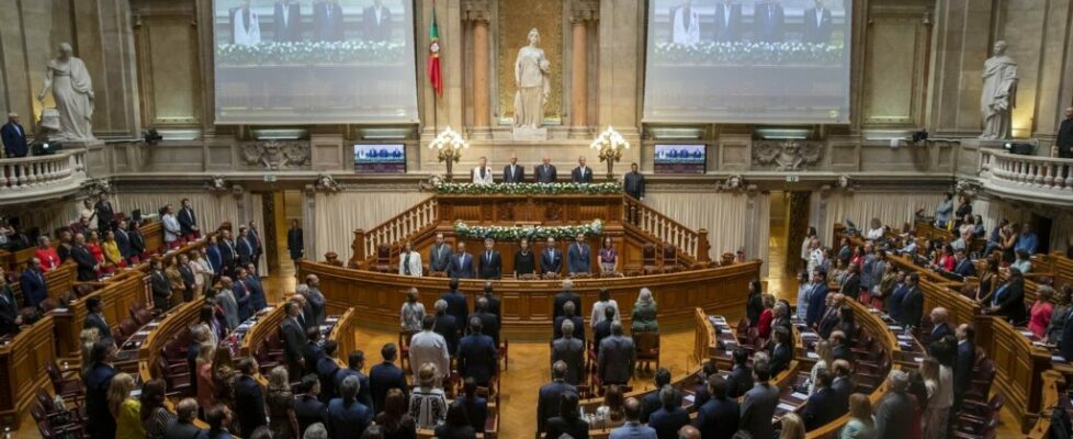 PCP fora do grupo de trabalho que prepara a sessão solene do 25 de Novembro