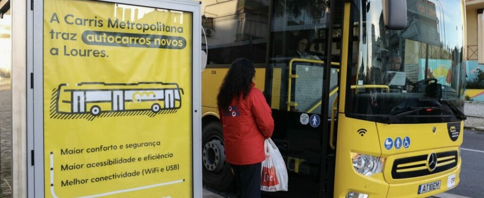 Aplicação do passe de transportes Navegante volta a funcionar mas com constrangimentos