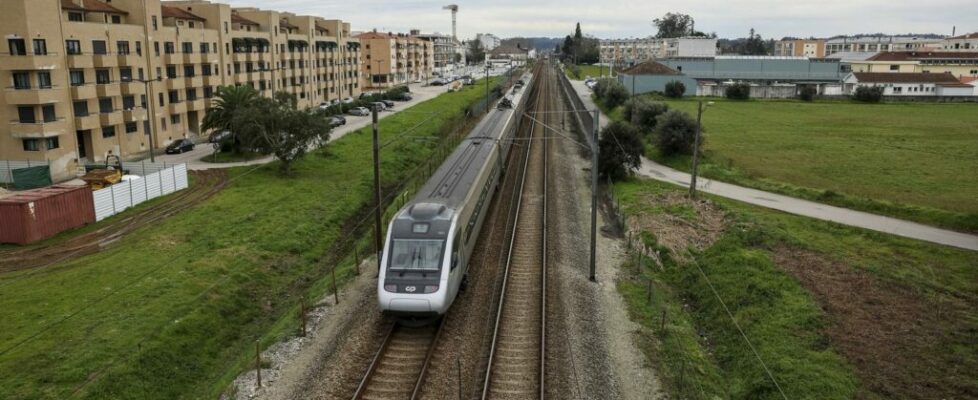 PCP avisa Governo que Passe Verde Ferroviário desconsidera falta de comboios e trabalhadores