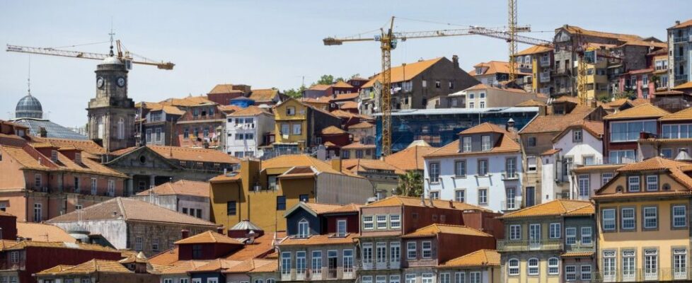 Homem que tentou matar outro à porta de bar no Porto condenado a pena suspensa