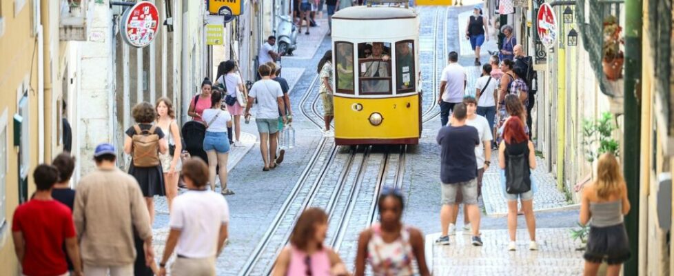 Manifesto convoca buzinão para dia 9 contra “turismo descontrolado” em Lisboa