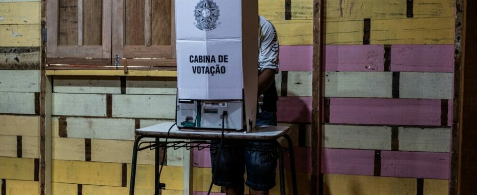 Partido de Bolsonaro vence em votos e “centrão” conquista maioria das cidades brasileiras