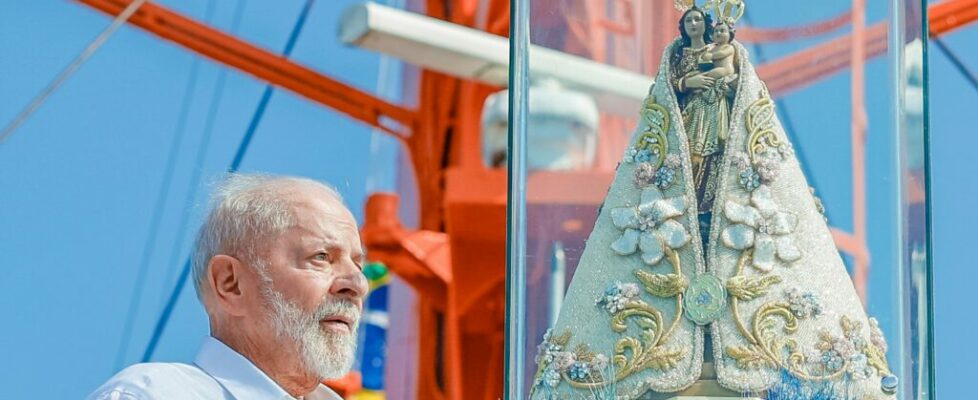 Lula visita o Círio de Nazaré e fiéis gritam: ‘Vai roubar a santa’